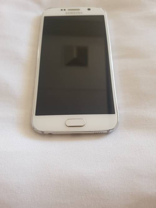 **SAMSUNG S6 IN VERY GOOD CONDITION 32GIG, 7.0 ANDROID, 16 MEGAPIXEL CAMERA**